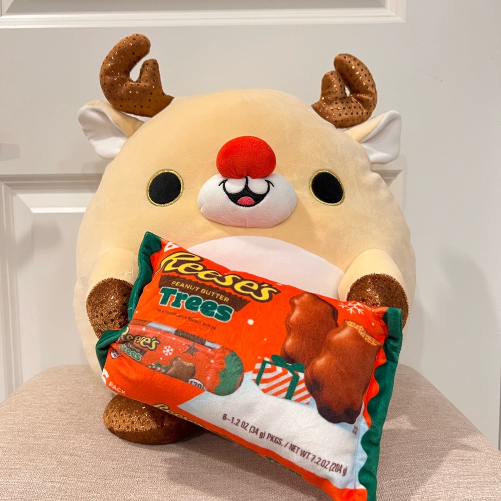 Snackles Reindeer Plush Toy with Reese's Design